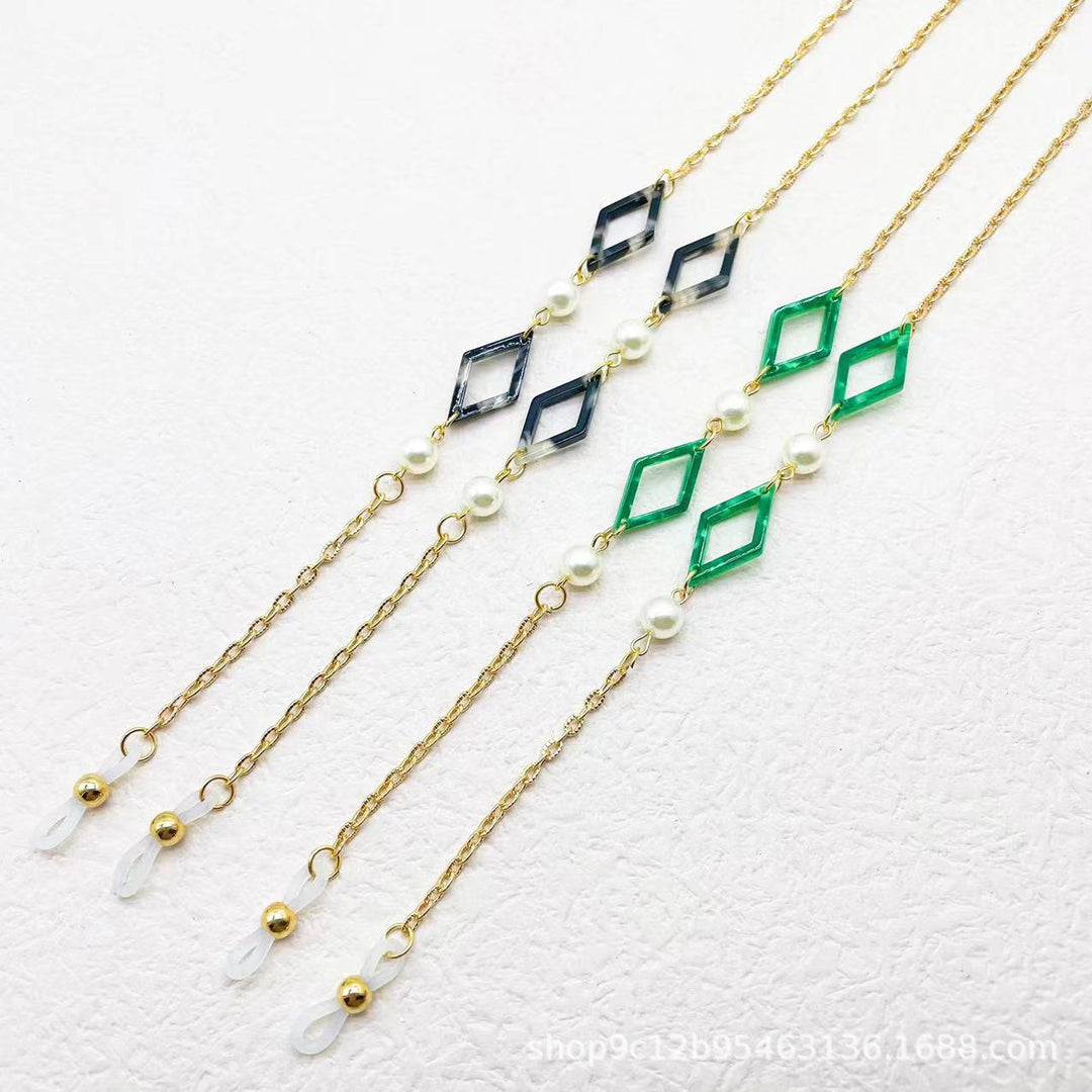 Elegant Geometric Necklace Stornfield