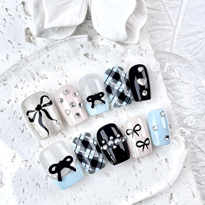 Stylish and Decorative Press-On Nail Set