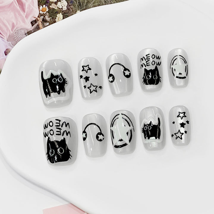 Playful nail art with cat motifs Stornfield