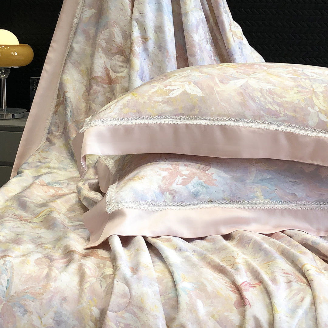 Pillowcase set made of cotton satin with delicate lace trim and satin piping