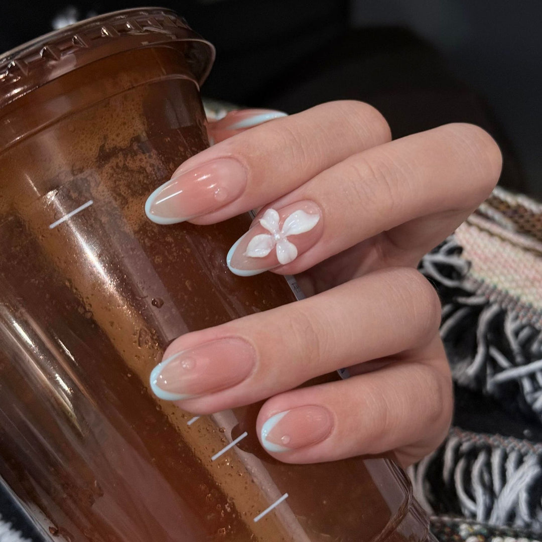 Artificial nails with elegant floral accents Stornfield