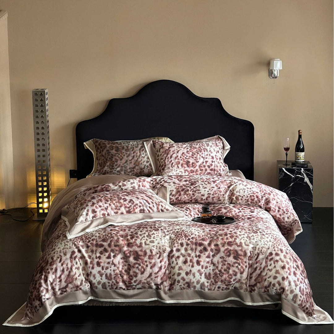 Generous bedding set made of cotton satin with a delicate leopard pattern and contrasting piping