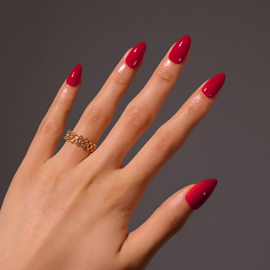 Artificial press-on nails in an elegant oval design Stornfield