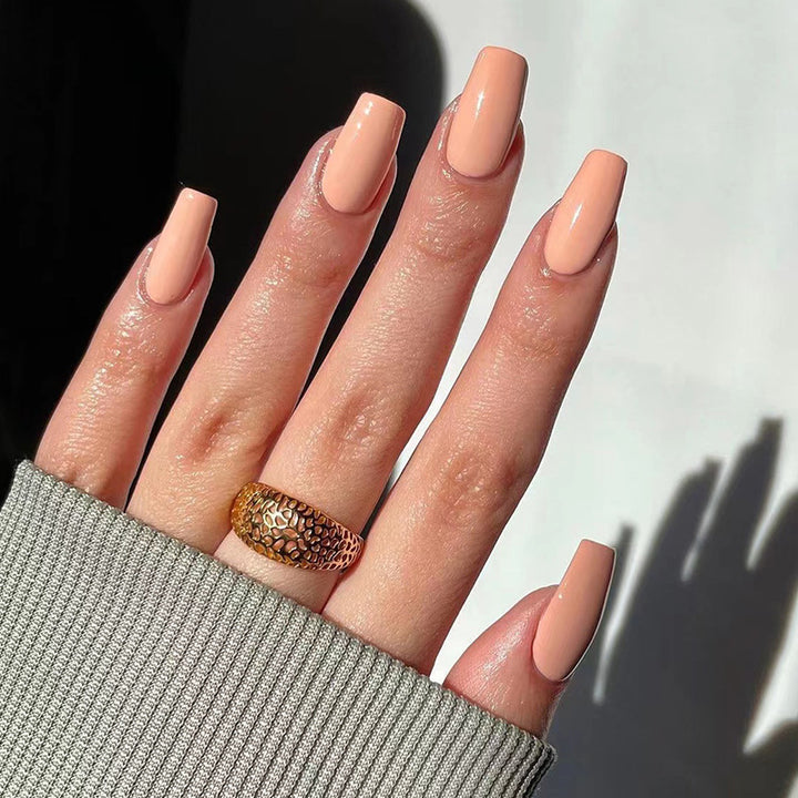 Stylish artificial nails in elegant gloss finish Stornfield