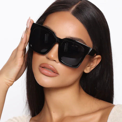 Women Fashionable Square Sunglasses with Trendy Frame and Protective UV Filter Stornfield