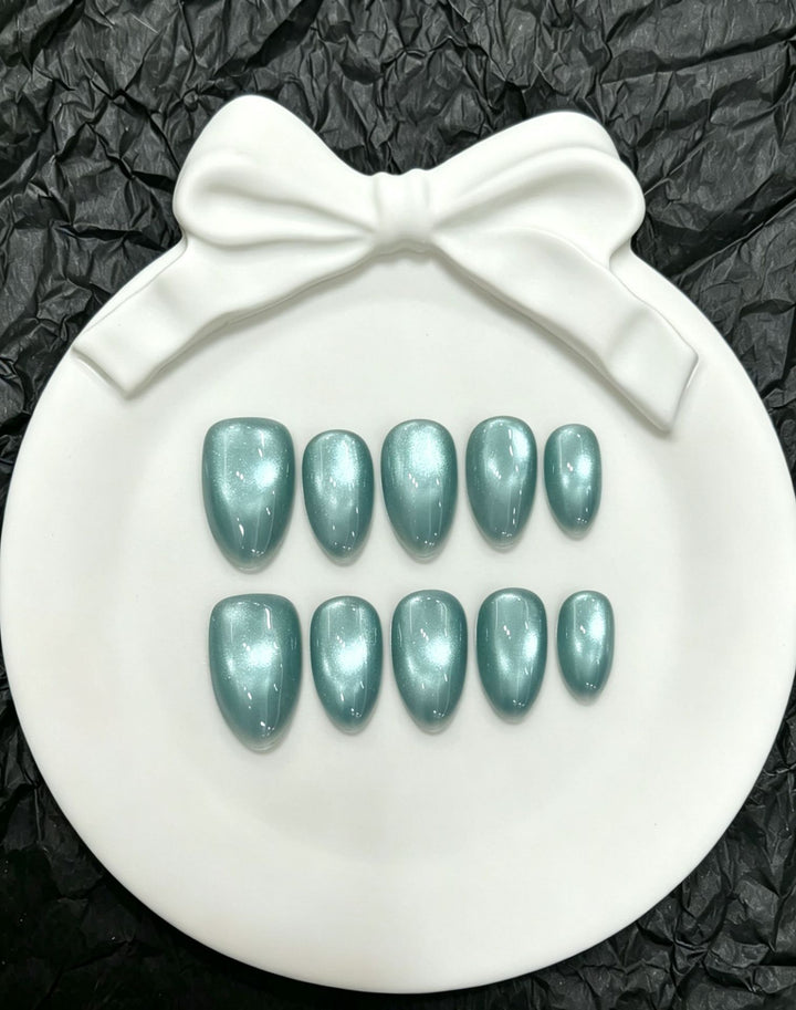 Shimmering Elegant Press-On Nail Set