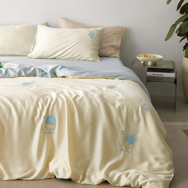 Reversible bedding set made of cotton percale with finely embroidered breakfast motifs