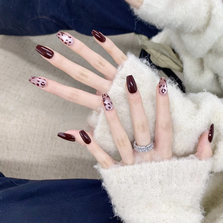 Artificial nails with modern swirl design Stornfield