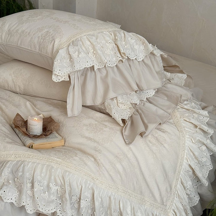Decorative bedspread with double lace ruffle