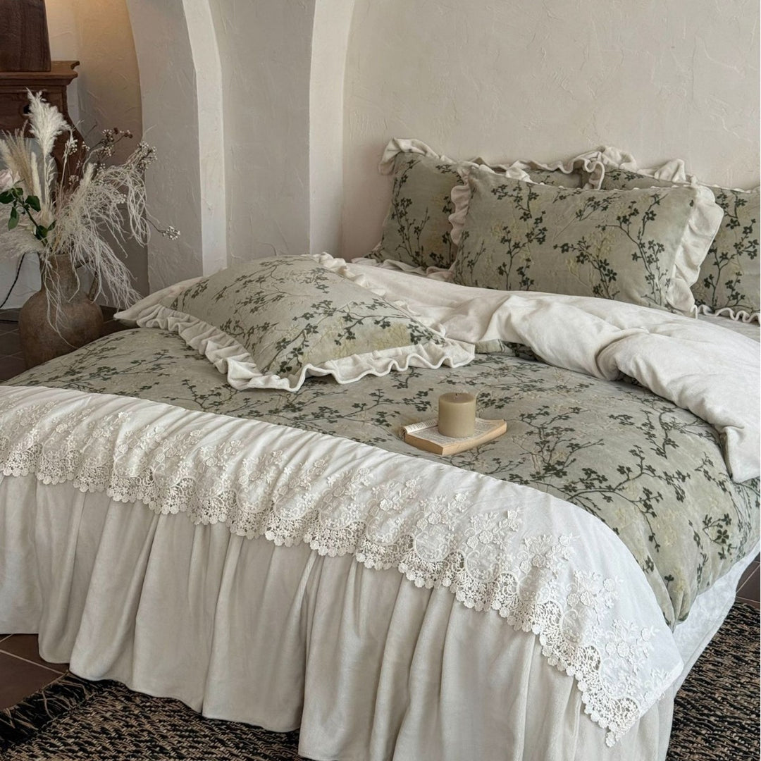 Romantic bedding set with ruffles, lace trim and bed skirt