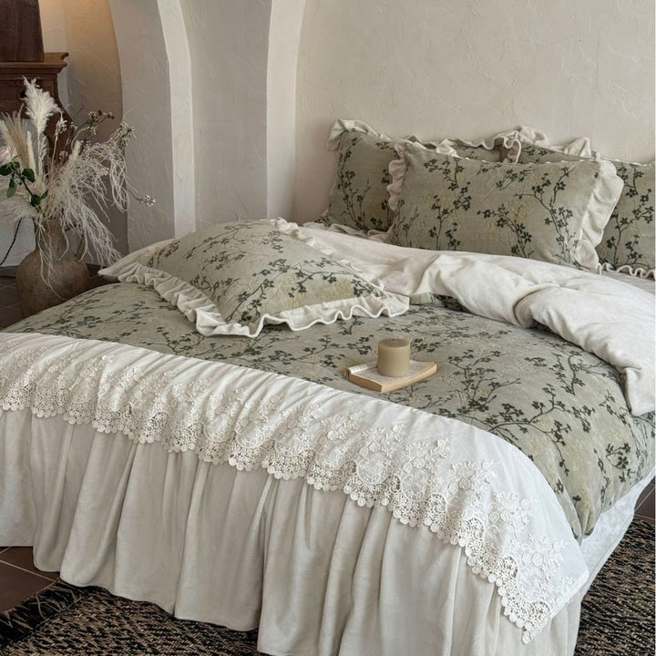Romantic bedding set with ruffles, lace trim and bed skirt