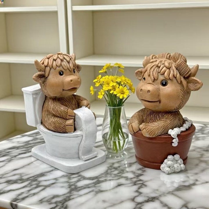 Funny decorative figure of a Highland cow on toilet Stornfield