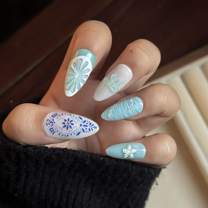 Elegant Floral-Design Press-On Nail Set Stornfield