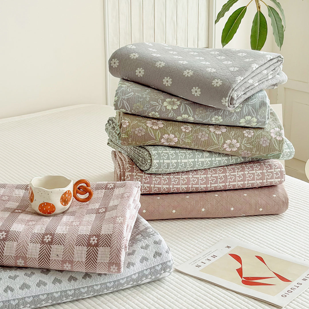 Reversible Quilted Floral Bedspread Set