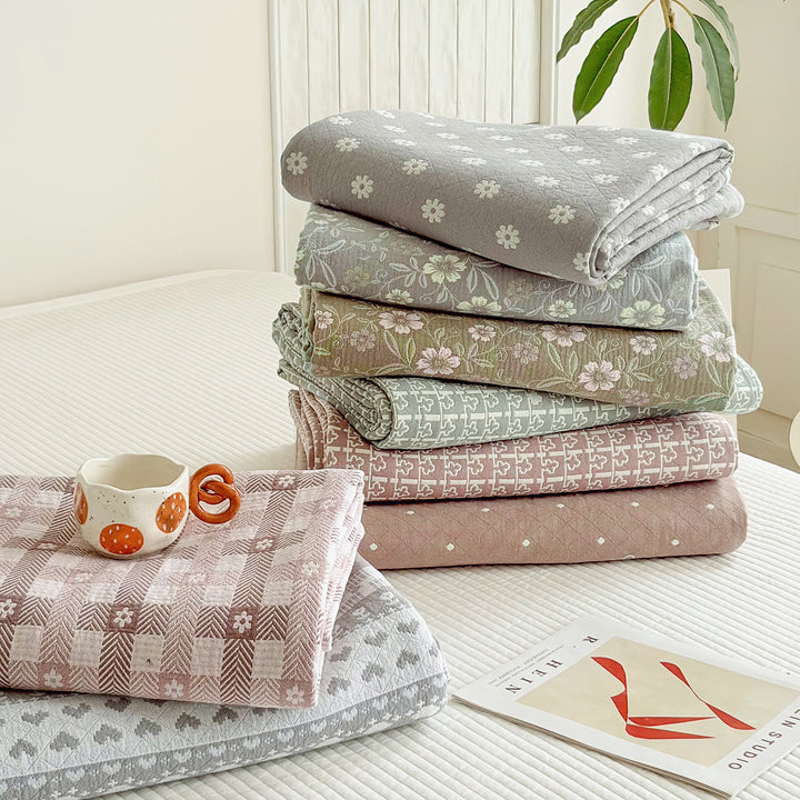 Reversible Quilted Floral Bedspread Set