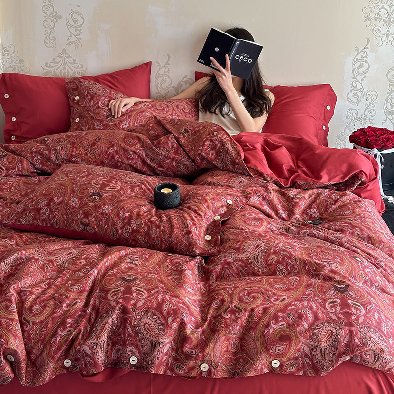 Bedding set made of fine cotton satin with an opulent floral print and button closure