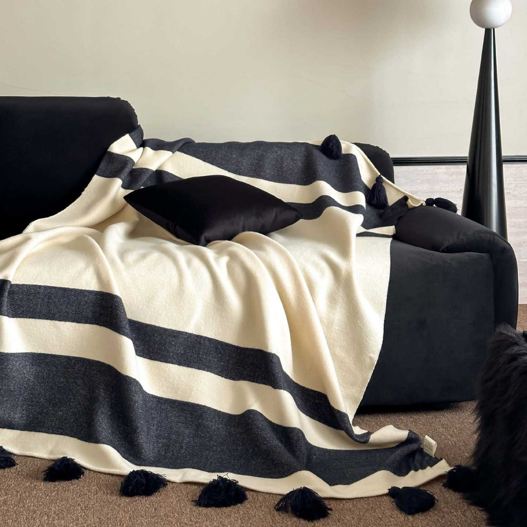 Throw blanket with tassels and wide stripe pattern