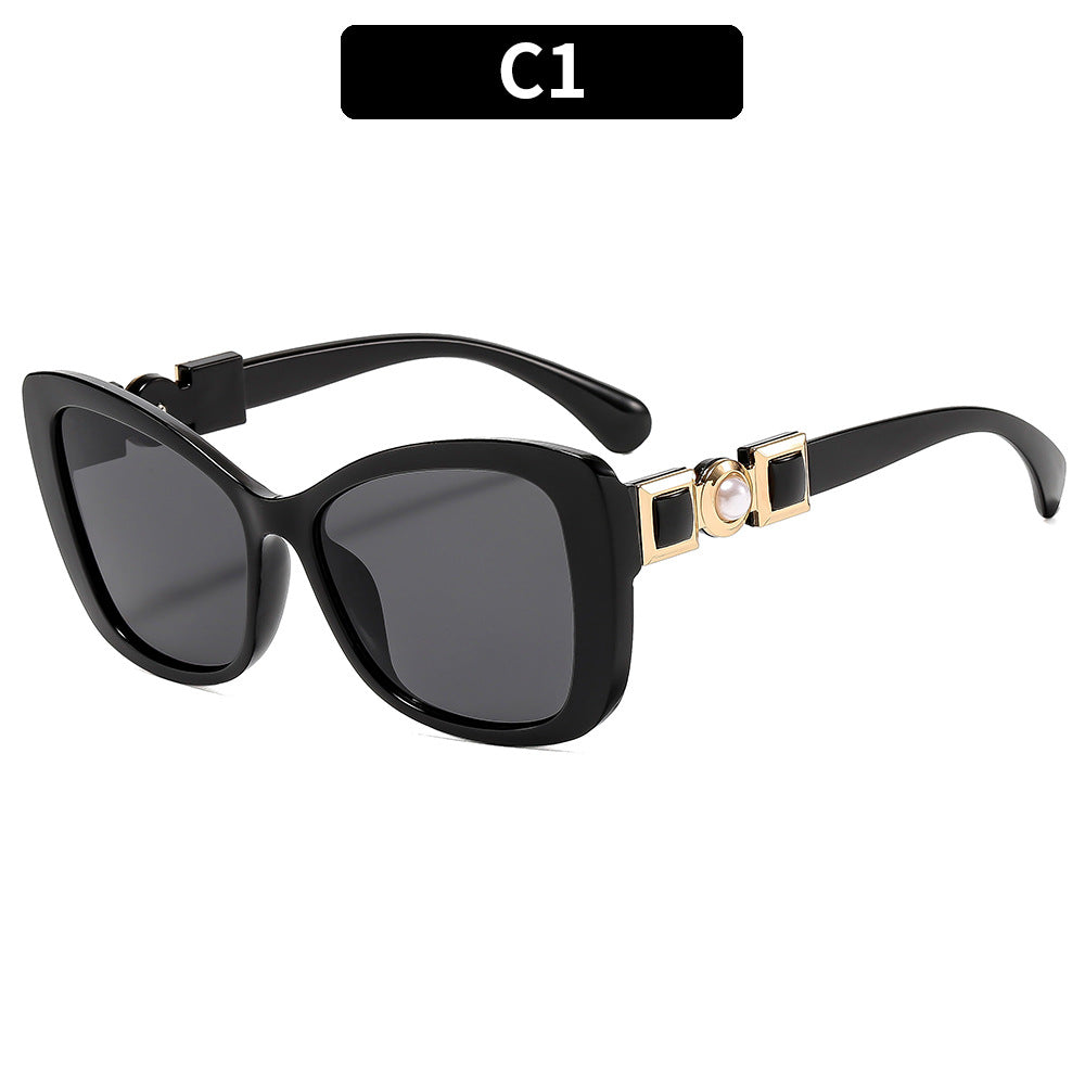 Elegant Cat-Eye Sunglasses with Decorative Accent