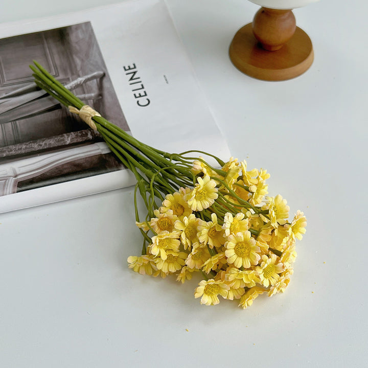 Realistic Daisy Floral Bouquet