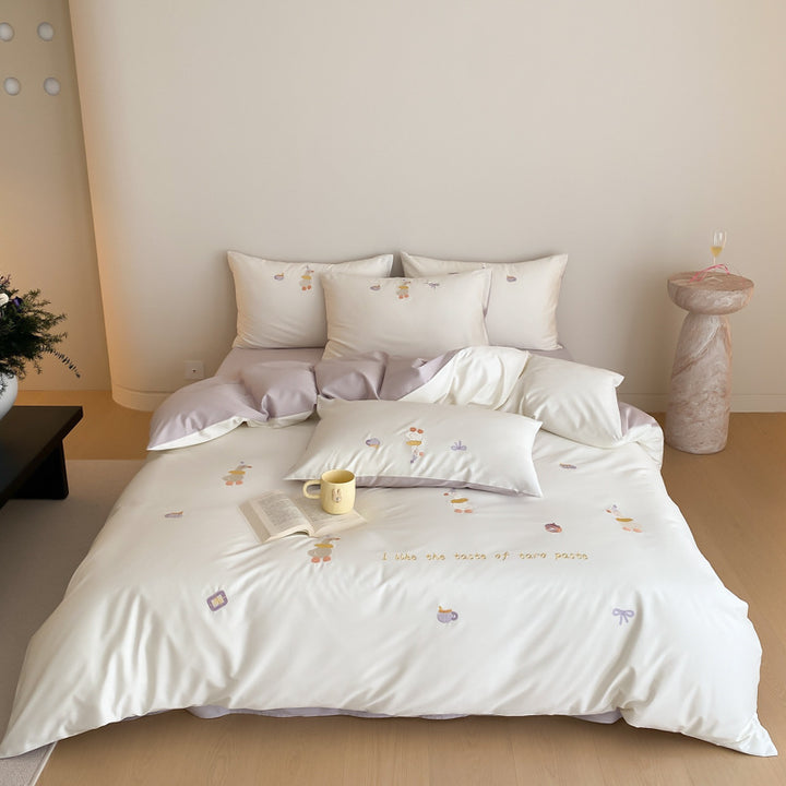 Bedding complete set made of cotton satin with dessert party motif and reversible pillowcases