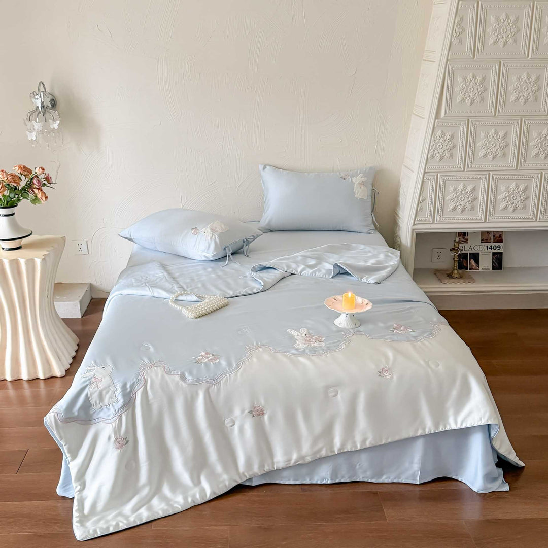 Cotton satin children's bedding set with embroidered cloud and animal appliqués