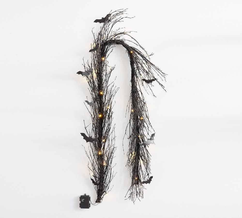 Halloween-Themed Decorative Bat Wreath