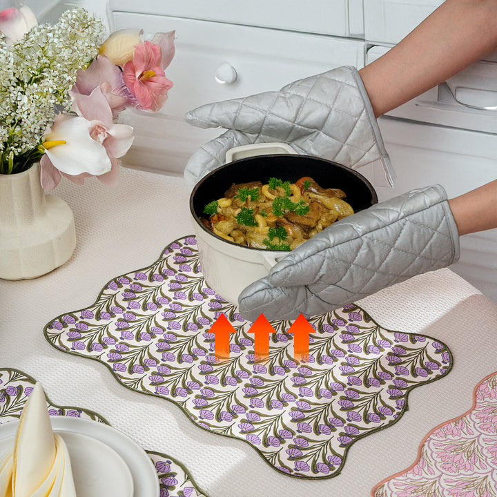 Shaped placemat made of cotton blend with pomegranate and parrot motif