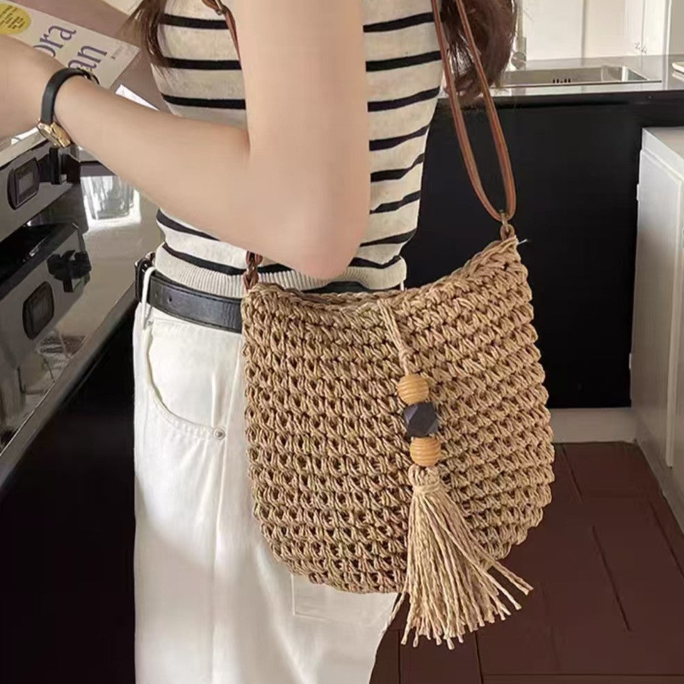 Handwoven shoulder bag with tassels and wooden details Stornfield
