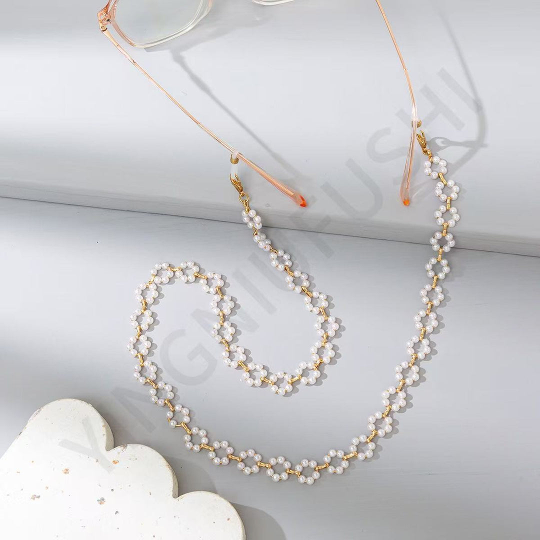 Elegant Pearl and Gold Chain Eyewear Holder Stornfield