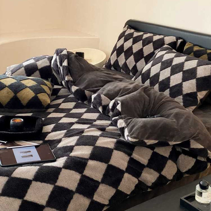 Cozy reversible daybed cover made of microfleece with wide stripes