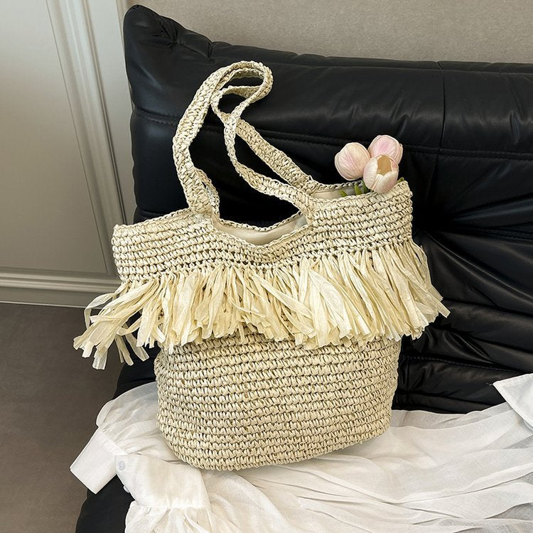 Charming Bast handbag with decorative fringes Stornfield