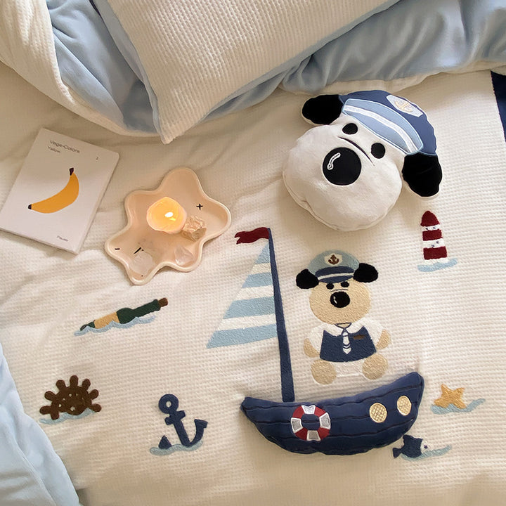 Children's bedding set with maritime embroidery and quilted bedspread