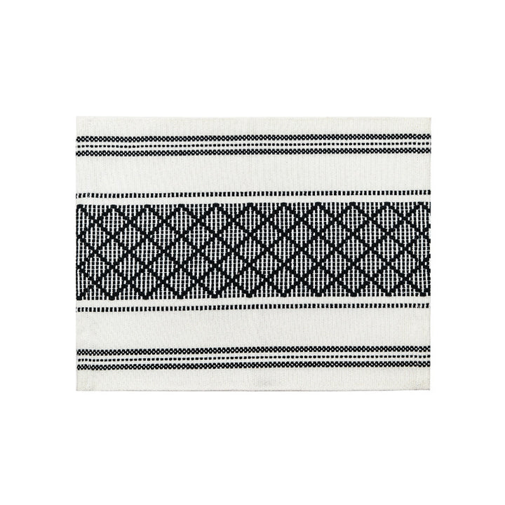Flat woven placemat with woven diamond jacquard pattern