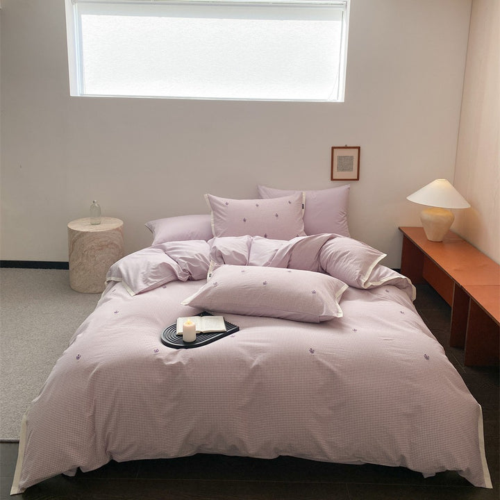 Reversible bedding set made of breathable cotton satin with a fine check pattern