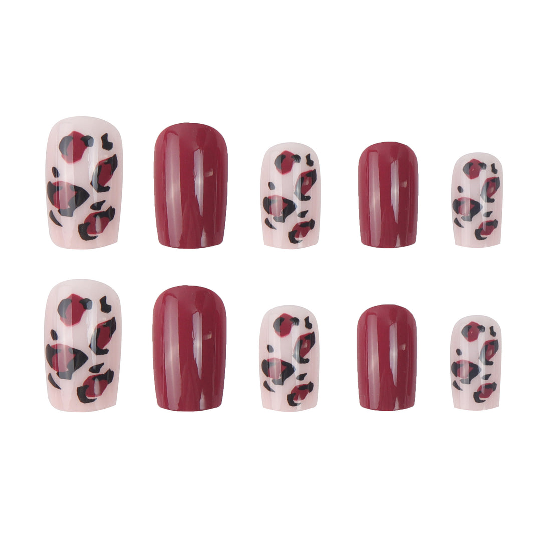 Artistic Short Press-On Nail Set with Leopard Print and Glossy Finish Stornfield