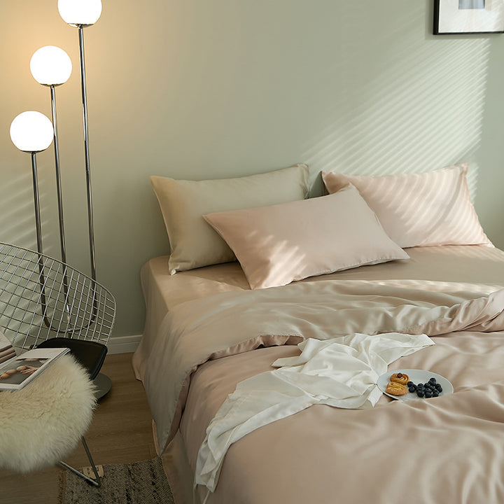 Fine-structured satin bedding set with temperature-regulating fiber and concealed zipper