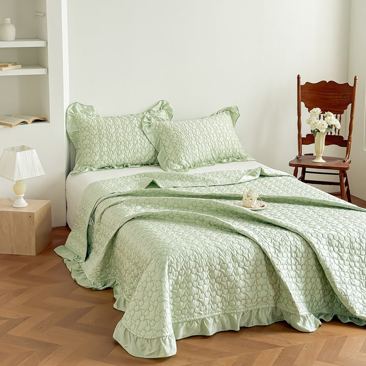 Quilted Ruffled Edge Bedspread and Pillow Sham Set