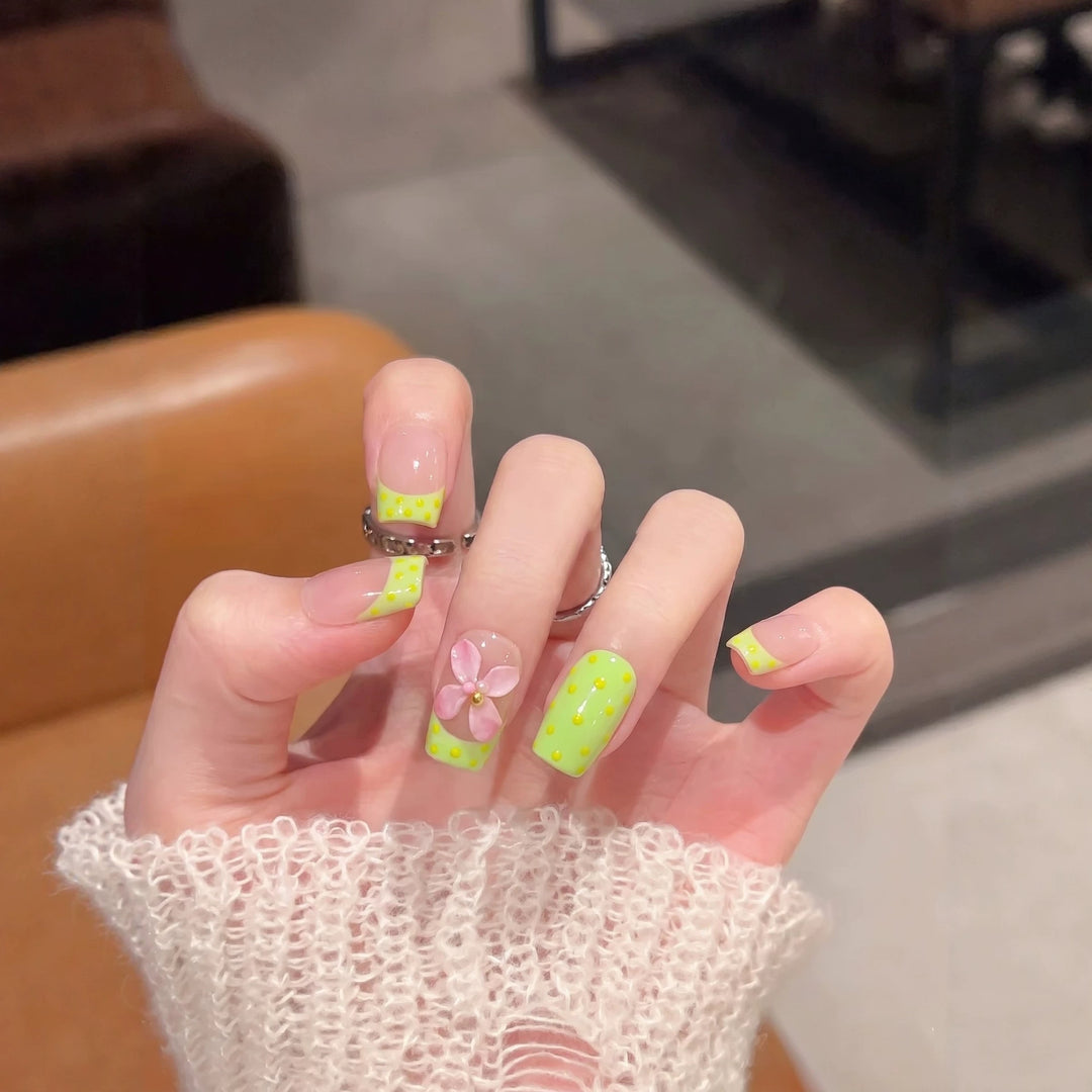 Acrylic Floral Design Press-On Nail Set Stornfield
