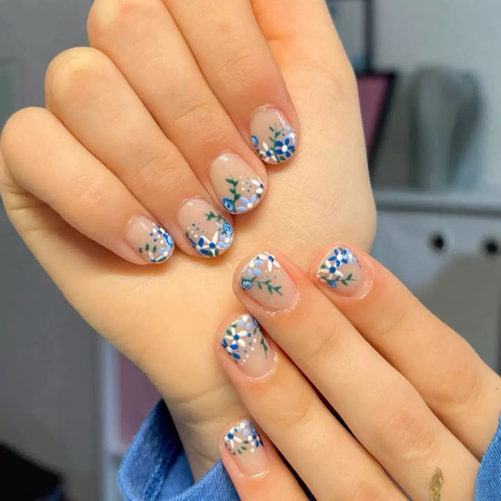 Artificial nail set with elegant floral decorations Stornfield