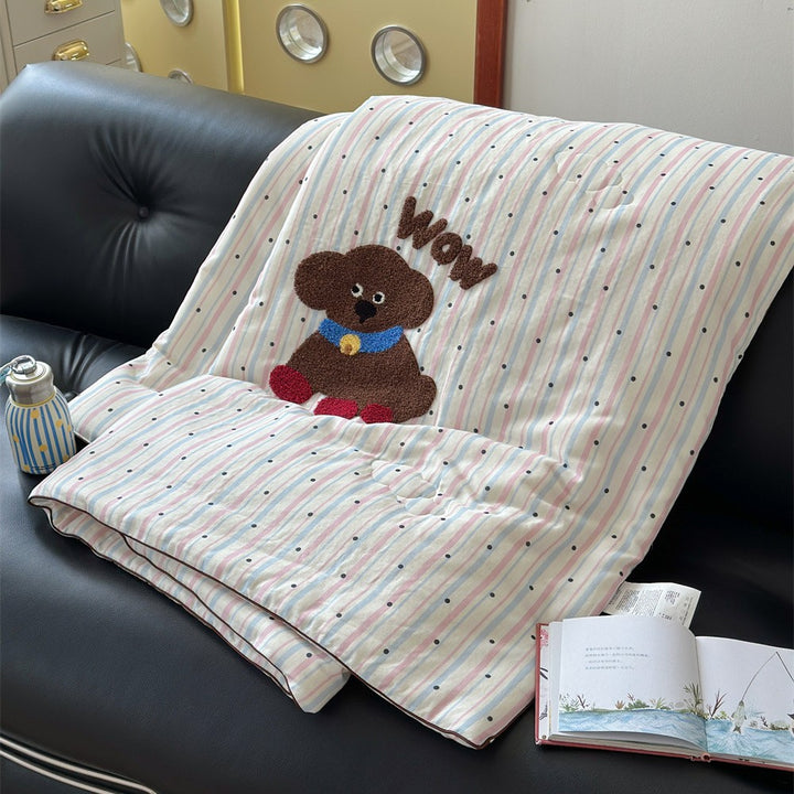 Children's cuddle blanket quilted with 3D teddy appliqué and muslin surface