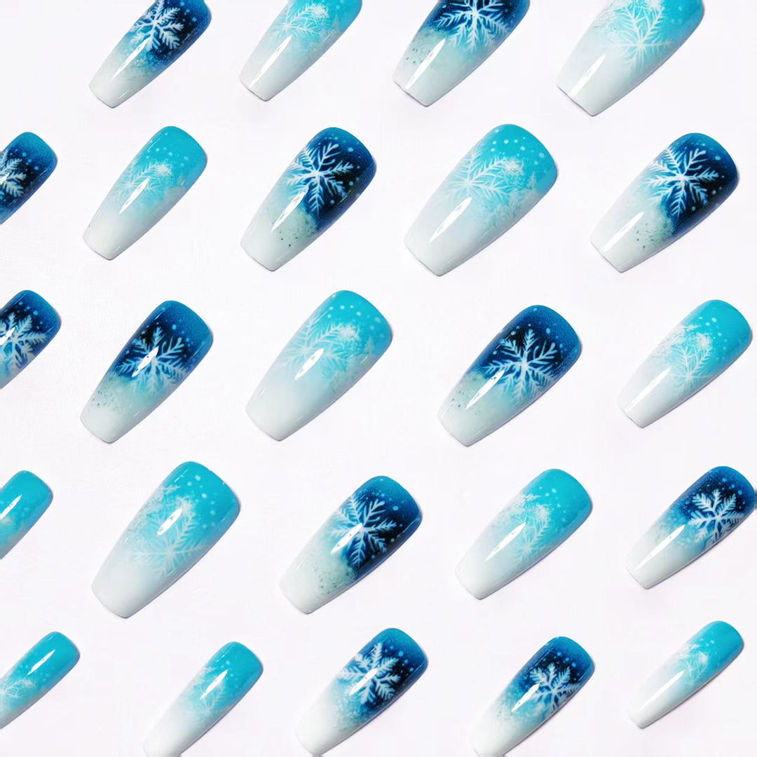 Creative artificial nails with winter snow motif Stornfield