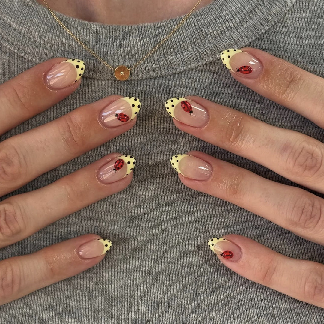 Artificial nail art with playful dots and bows Stornfield