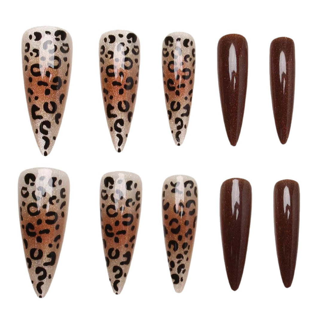 Elegant designed artificial nails Stornfield