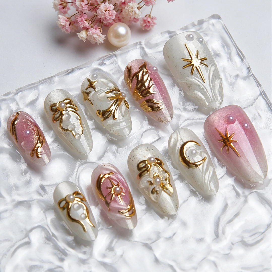 Artificial nail set with filigree golden accents Stornfield