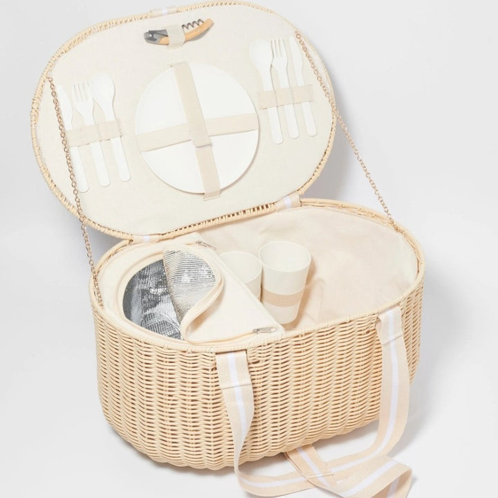 Ladies picnic basket with integrated cutlery set and practical insulation elements Stornfield