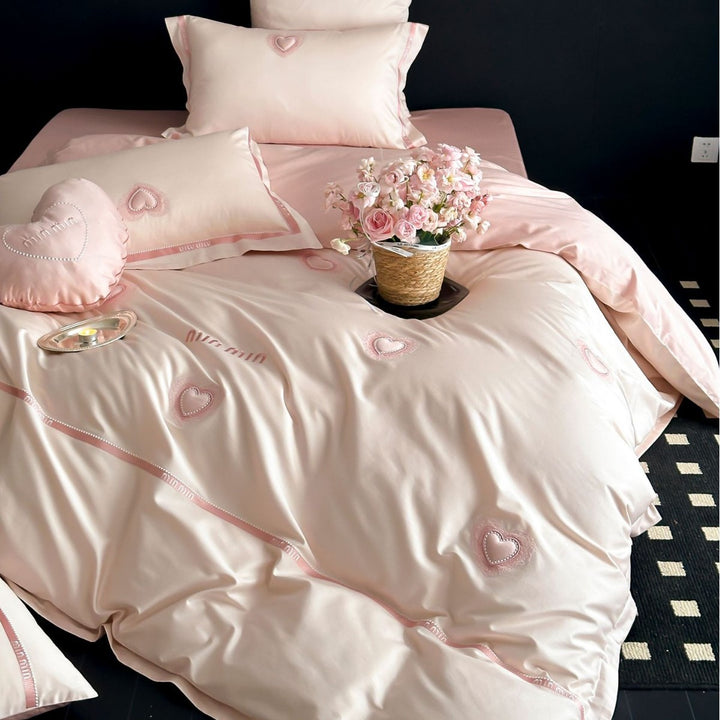 Luxurious cotton satin bedding set with heart applique and decorative piping