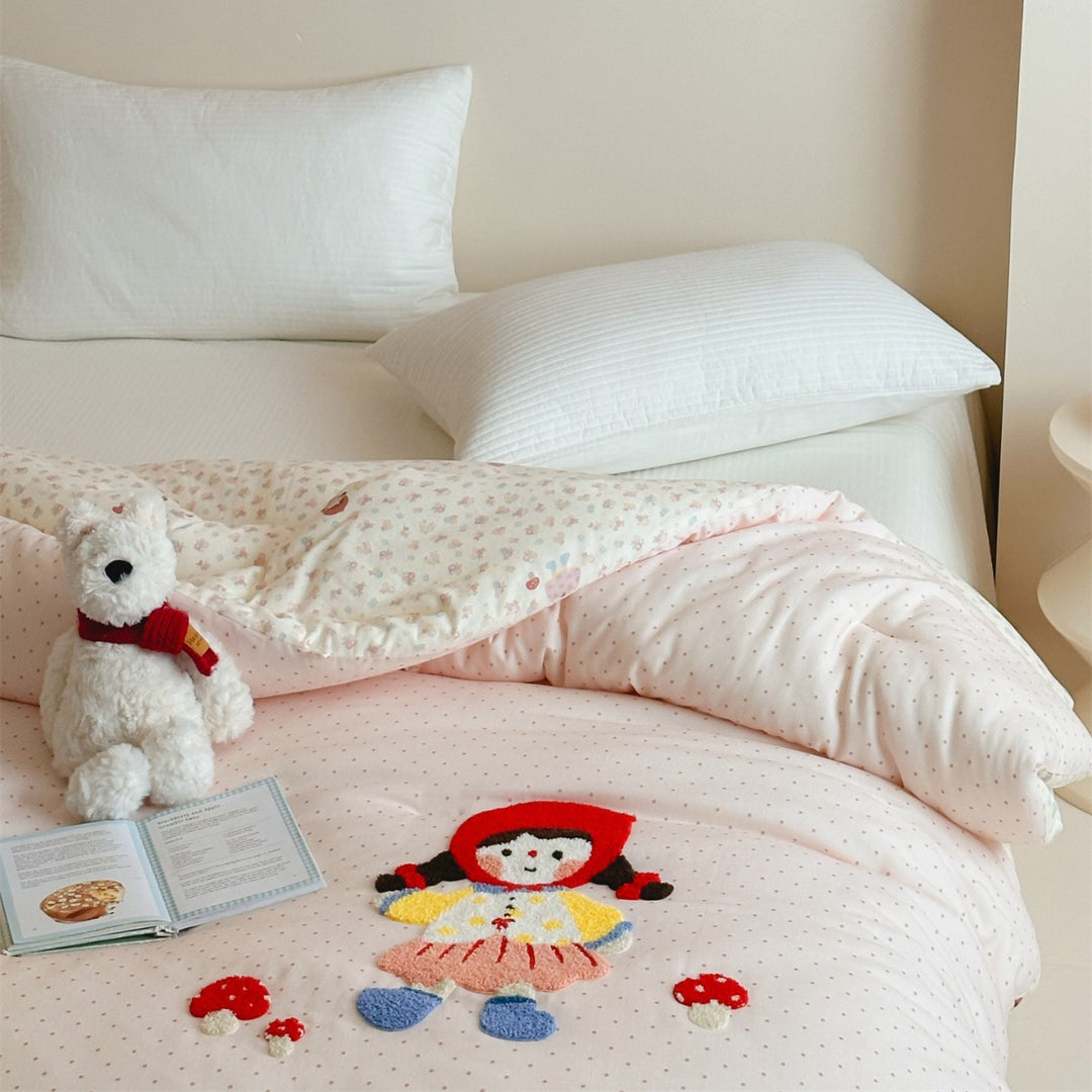 Children's Embroidered Plush Comforter with Appliqué Motif and Reversible Lining