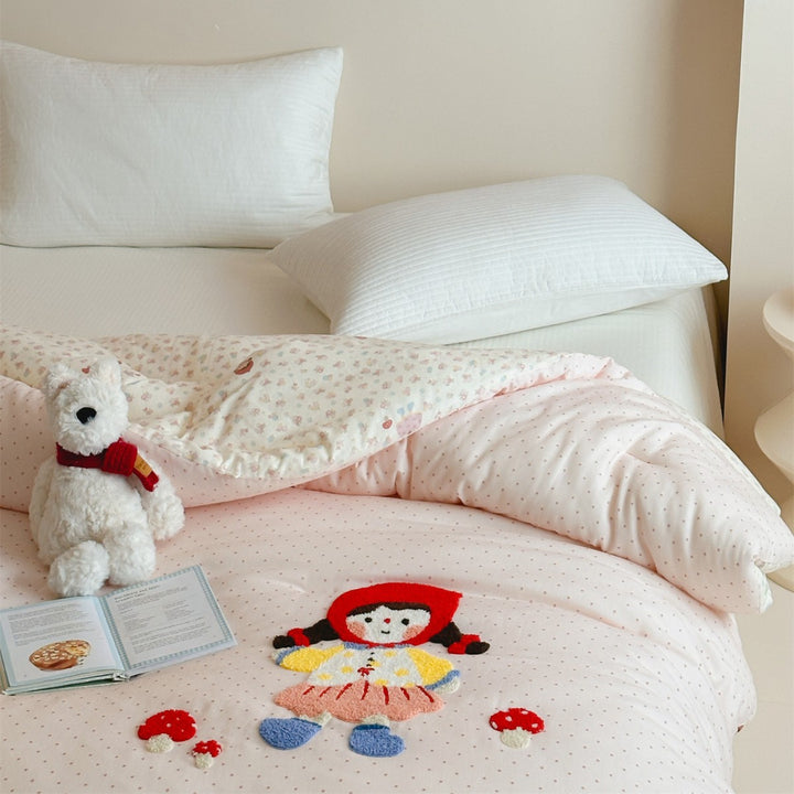 Children's Embroidered Plush Comforter with Appliqué Motif and Reversible Lining