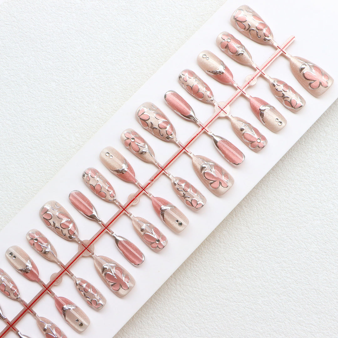 Elegant Floral Design Press-On Nail Set Stornfield