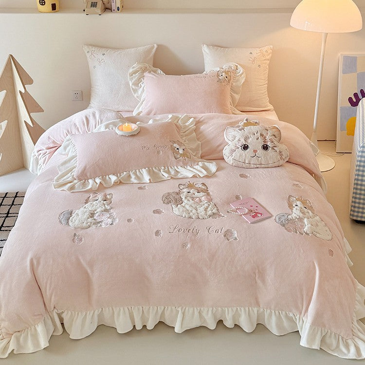 Plush bedding set with 3D cat appliqué and frill